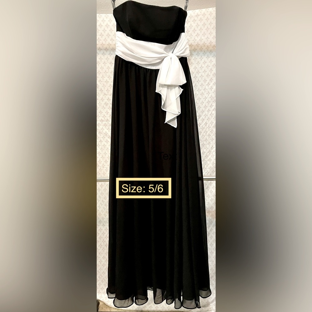 Formal black and white dress. Size 5/6.